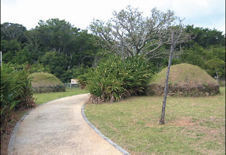 復元された辺野古の一里塚