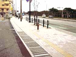 幅広、美装化された歩道