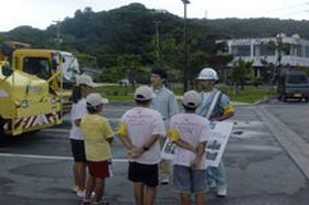 ����̌����H�p�g���[���̕��i