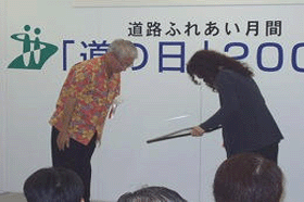 ���H����\���̕��i