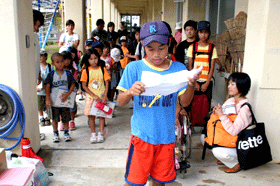 ���͏��w�Z�ł̏I���̉�̕��i