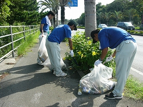 ���|�������i