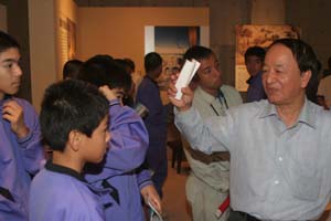 ���[�����ٌ��w