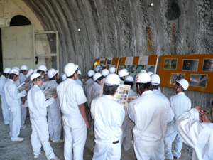 �g���l�������