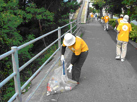 ���|�������i