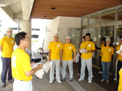 ���̉w���c�ł̍L�񊈓��̗l�q