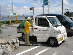 ���̉w���c�ł̍L�񊈓��̗l�q