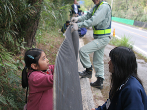 �N�C�i�t�F���X�ݒu��ƕ��i