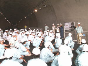 1���g���l���ɂ��Ď��^����