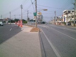 うるま市石川東恩納の歩道