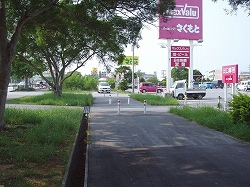 マックスバリュー名護店前の歩道