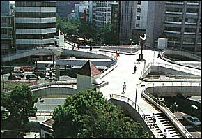 ����15�����n���[�u���b�W