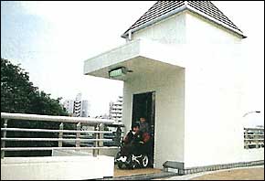 ���n���[�u���b�W�̃G���x�[�^�[