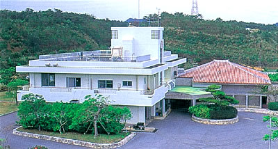 漢那ダム管理支所の外観